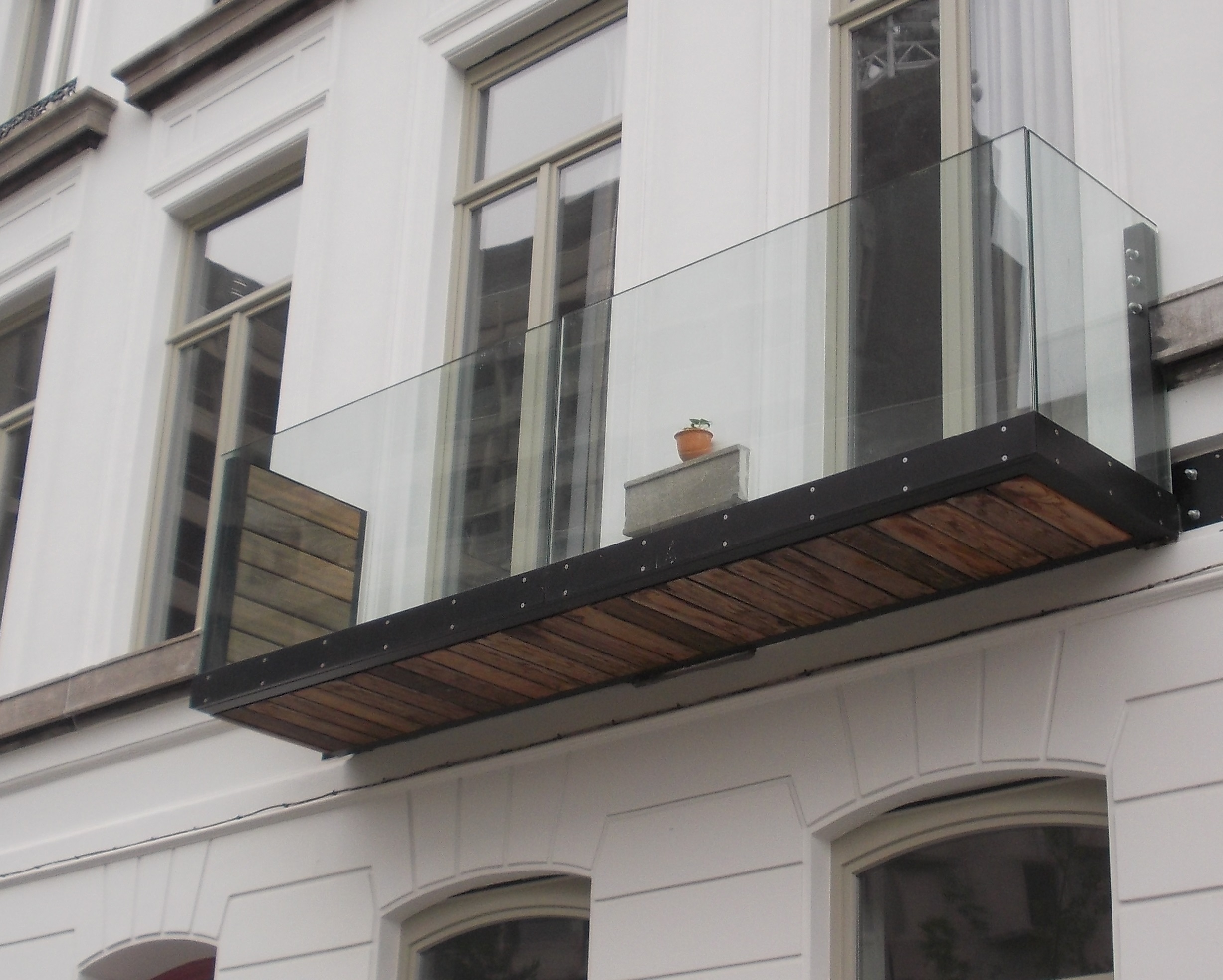 pariteit Sluiting nog een keer TERRAS IN STAAL MET HOUTBEKLEDING | Van Impe Constructies