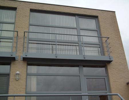 Balkon in gepoedercoat staal met balustrade model Mars