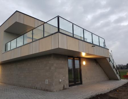 GLASBALUSTRADE MET KLAAR GLAS