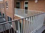 Witte buitenbalustrades