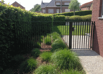 Draaihekken : met massieve, verticale spijlen, in gepoedercoat staal