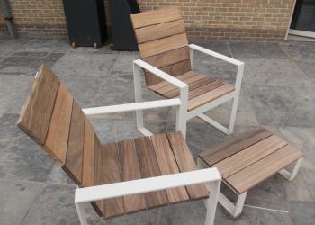 Staal gepoedercoat in combinatie met hout