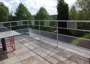 Veilige balustrade met strekmetaal, gegalvaniseerd