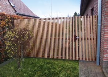 Houten poort met latjes